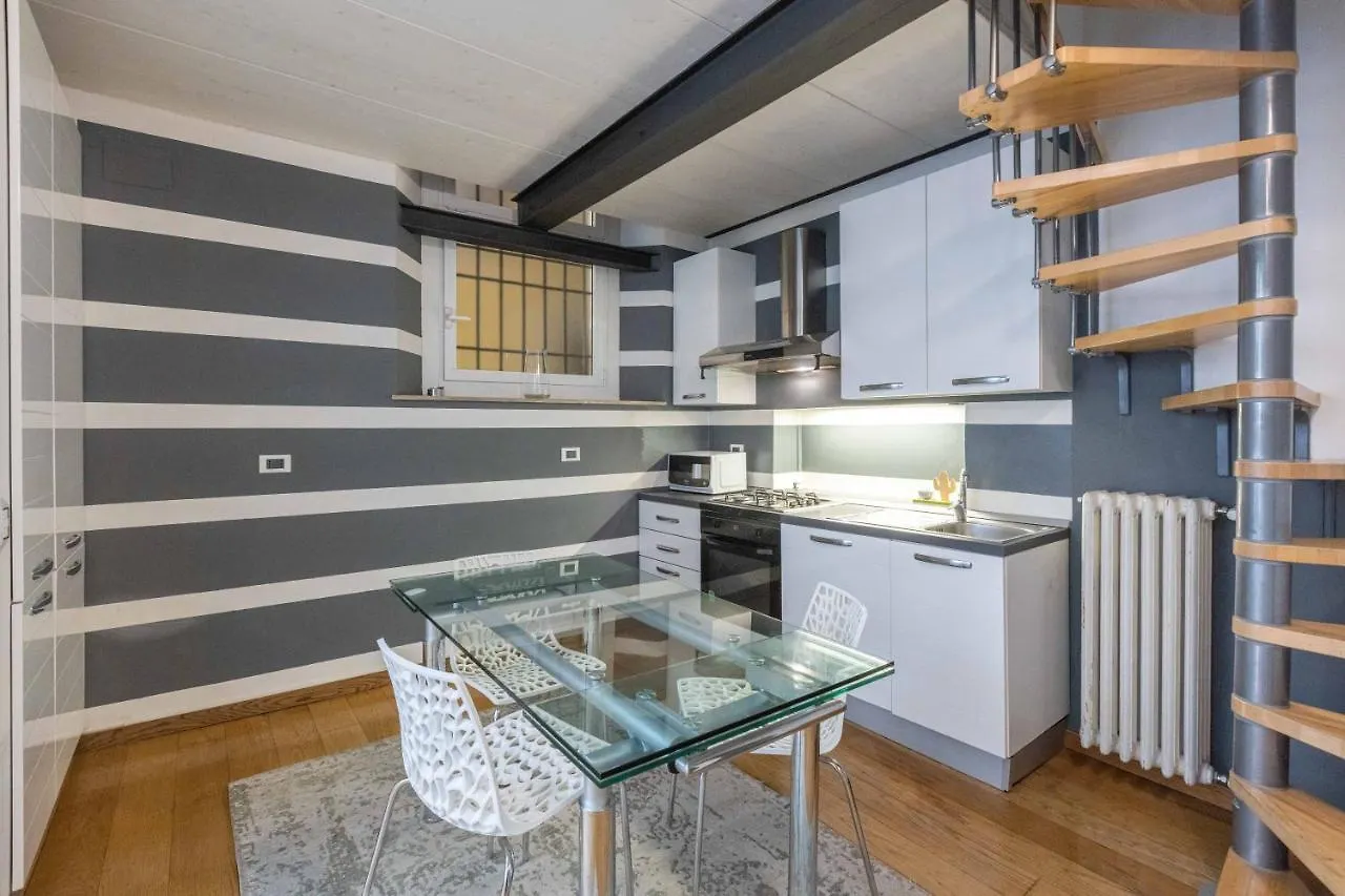 הקונטקטים של De\'Carbonesi, Bologna By Short Holidays